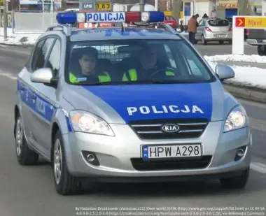 Policjantki z Radomia uczą dzieci bezpieczeństwa podczas wakacyjnych spotkań
