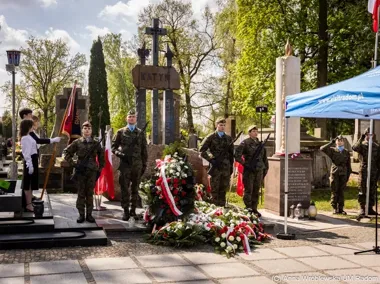Radom zatrzyma się na chwilę pamięci przy Dębach, cmentarzu i kościele
