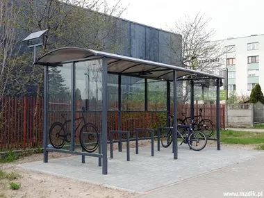 Nowe wiaty Bike & Ride już stoją przy radomskich pętlach autobusowych
