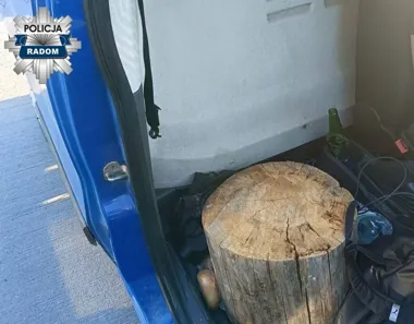 Kontrola Fiata w Radomiu. Pasażer siedział na pniu zamiast fotela