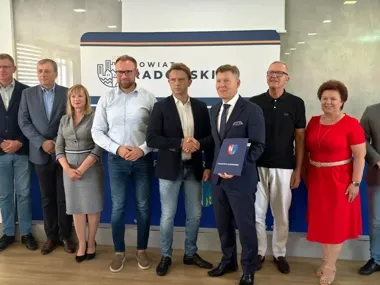 Dwie drogi i nowe rondo w gminie Jedlińsk. Umowa podpisana